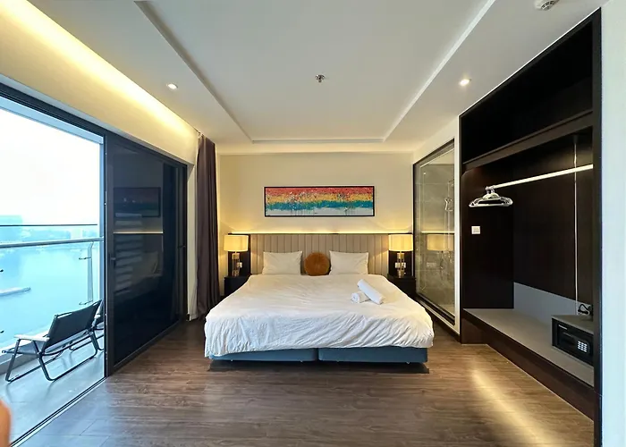 Sapphire Aurora Ha Long