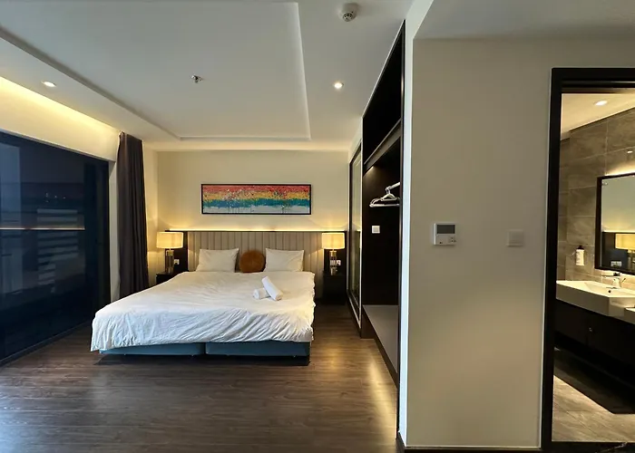 Sapphire Aurora Ha Long